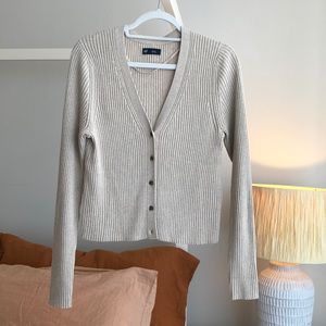 Gap beige ribbed cardigan, size L